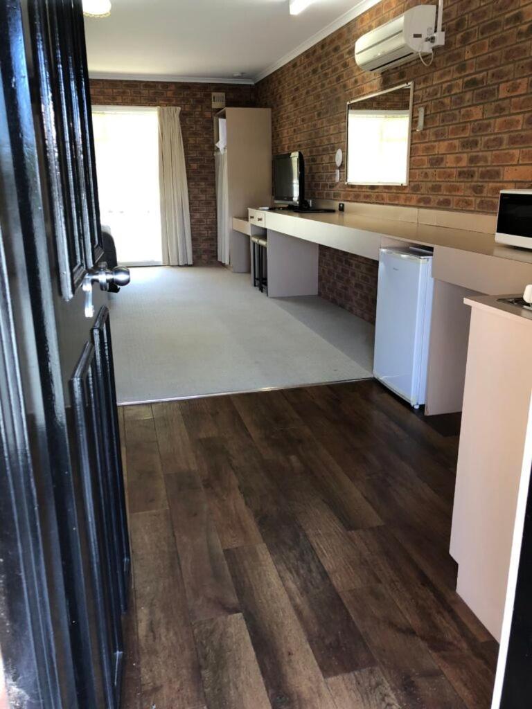 Settlement Motor Inn Deniliquin Zewnętrze zdjęcie